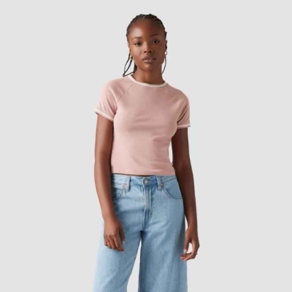 NWT Levi’s Baby Pink Classic Cropped Tee